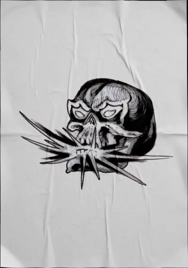 Diseño de tatuaje en negro sobre tela: calavera con espinas atravesadas.