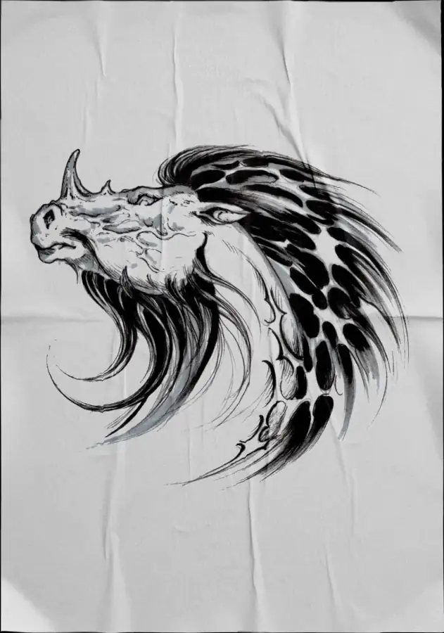 Diseño de tatuaje en negro sobre tela: criatura alada de fauces abiertas.