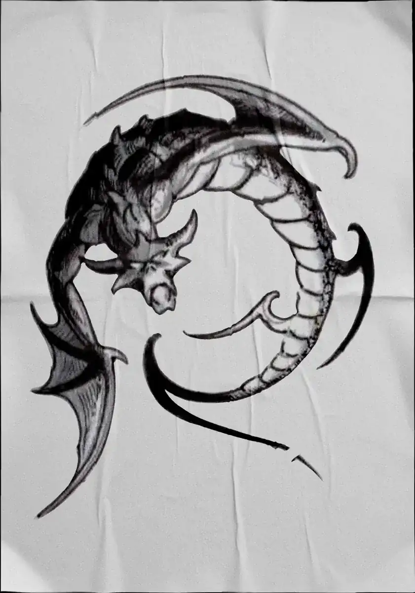 Diseño de tatuaje en negro sobre tela: dragón enroscado con alas membranosas.