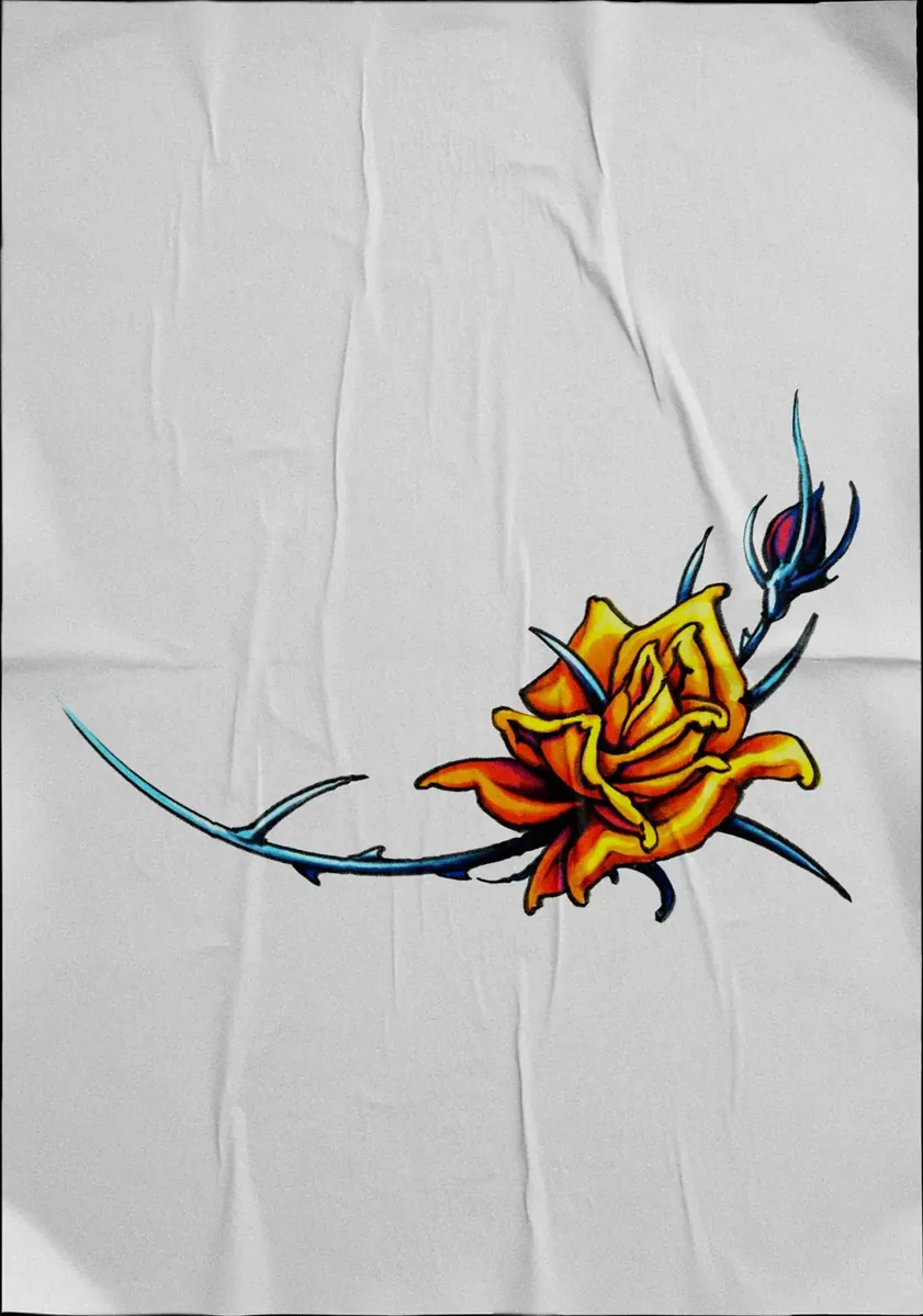 Diseño de tatuaje a color sobre tela: una rosa pequeña con espinas y hojas afiladas.