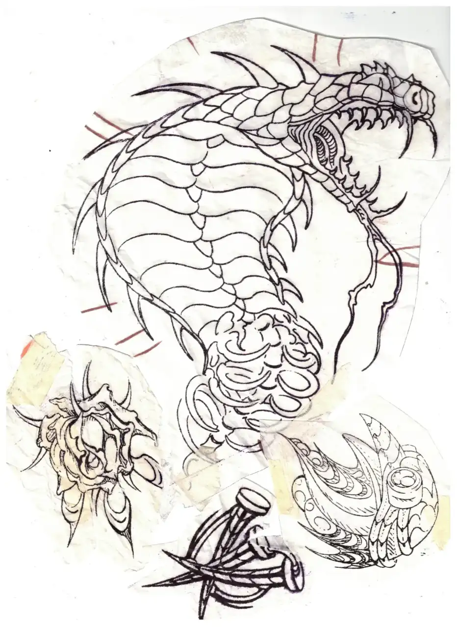 Hoja de calco de InkSnake: estarcido de una serpiente-dragón con espinas y cola de humo.